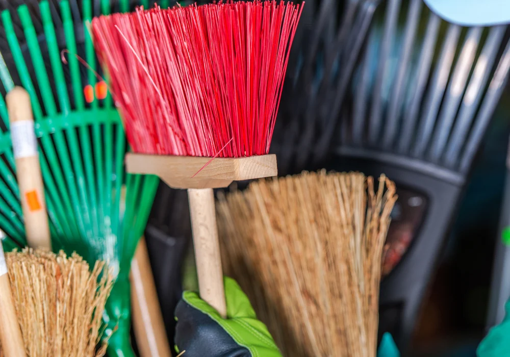 Brooms/Carpet Cleaners